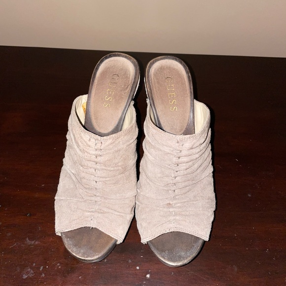 GUESS clog heels - Picture 3 of 3